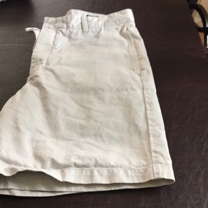 Men’s vineyard vines shorts size 35